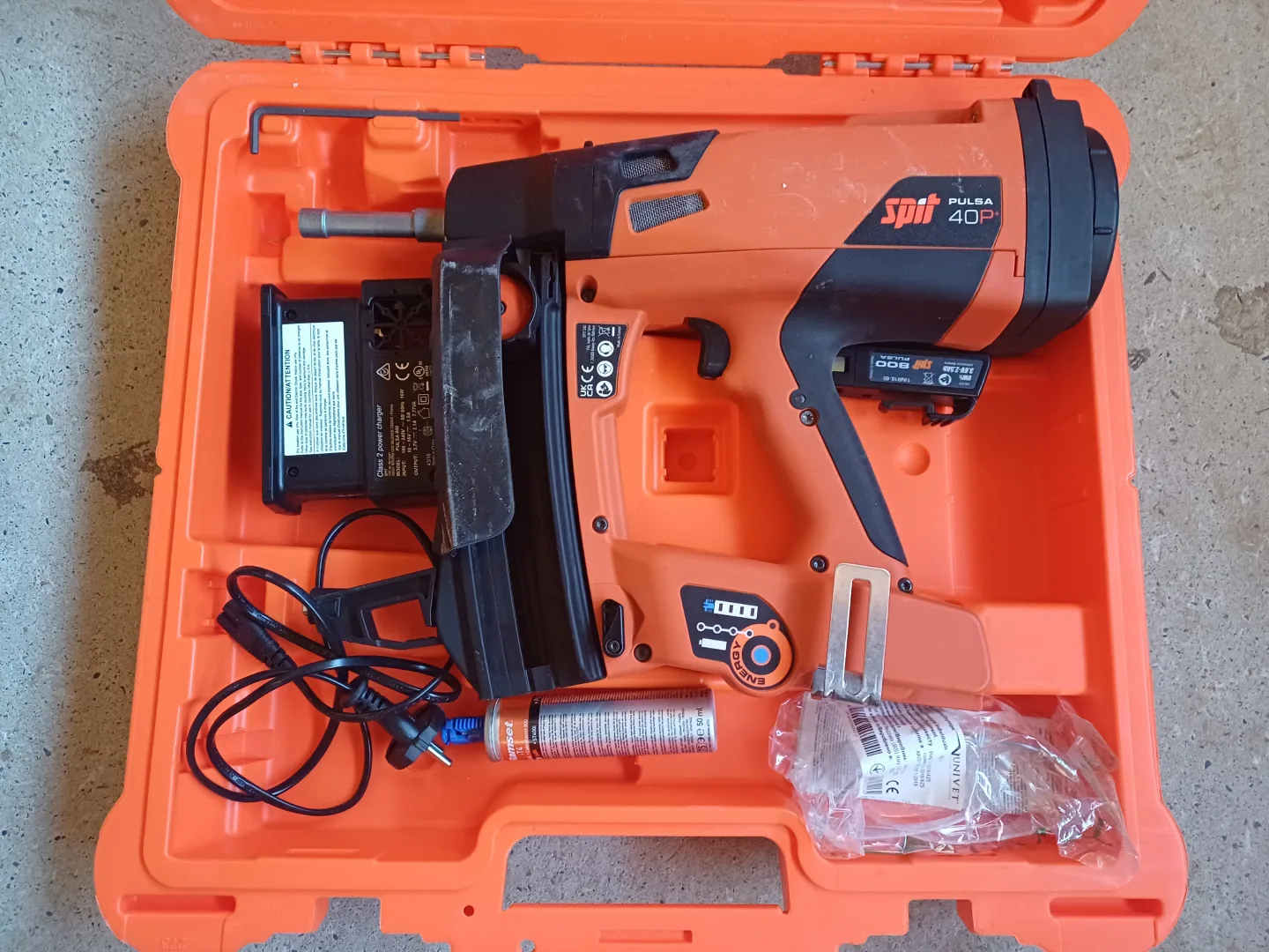 Pistolet à clous Pulsa 40P+